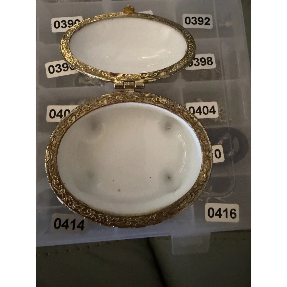 Trinket Pill Box Oval Shaped in Bone China from The Leonardo Collection